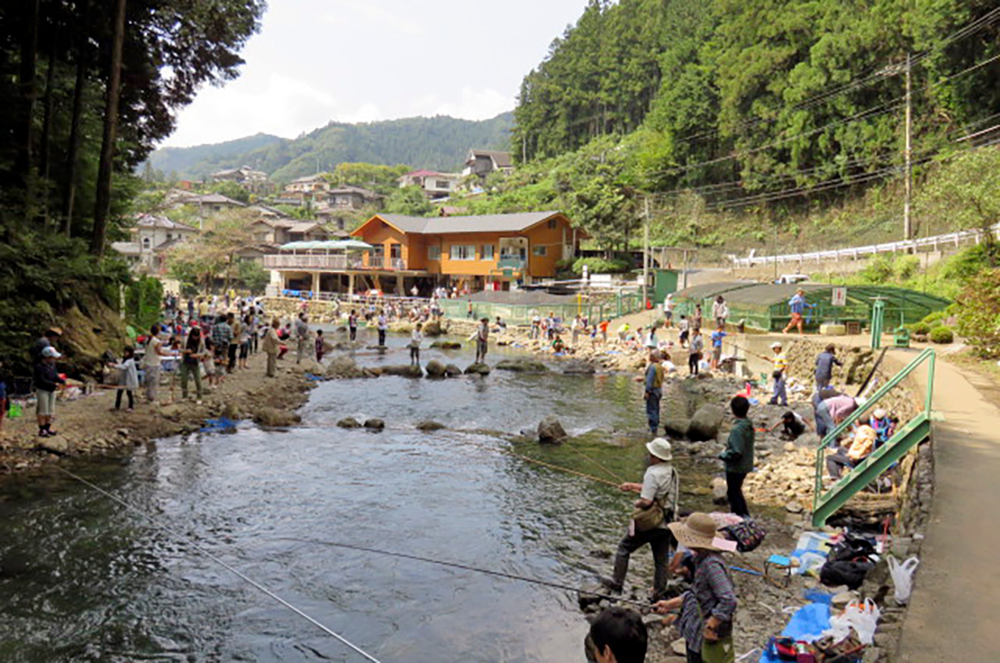 秋川 国際 マス 釣り場