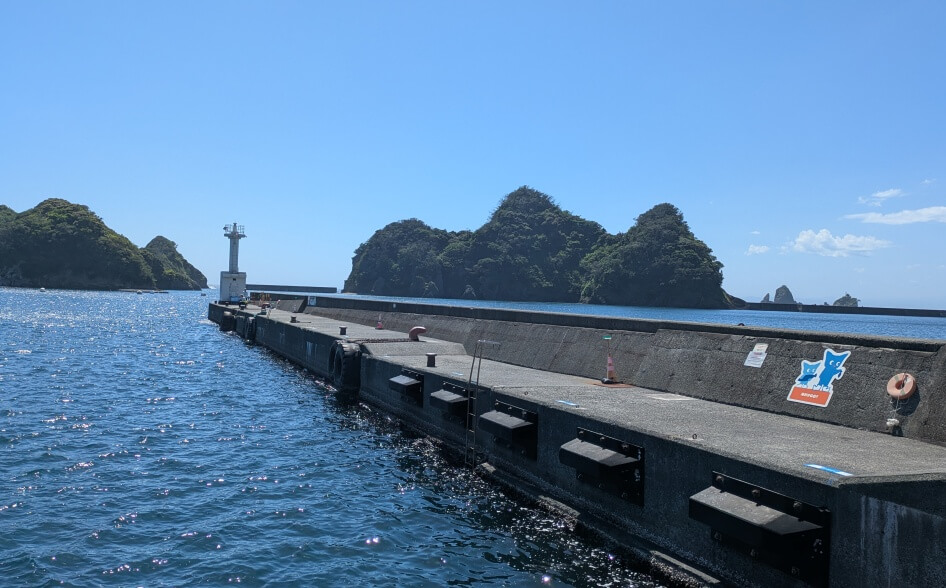 田子漁港 白灯台堤防